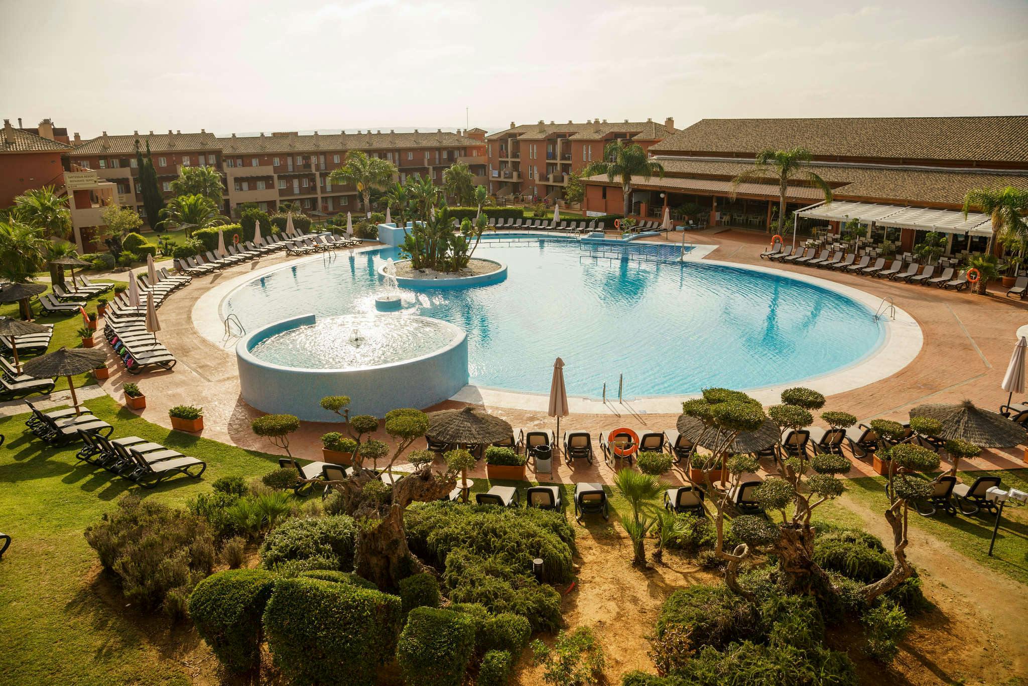 Hotel Aparthotel ILUNION Sancti Petri photo 2