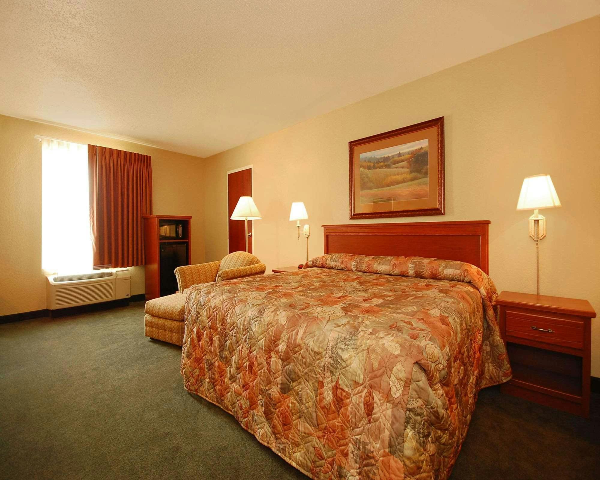 Hotel Econo Lodge Inn & Suites Kearney South photo 1