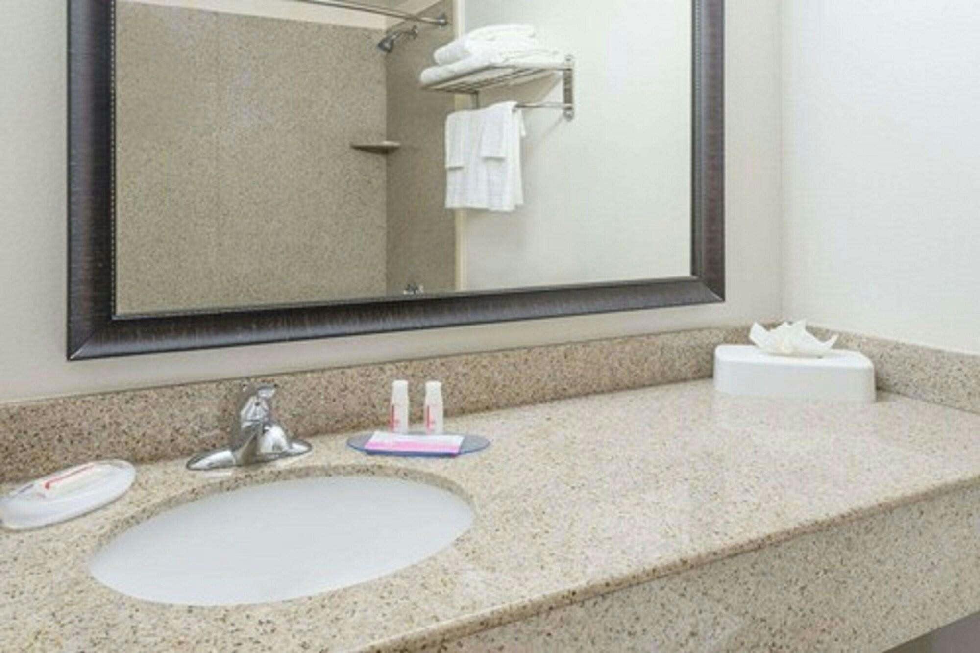 Hotel MCM Elegante Hotel and Conference Center Odessa photo 3