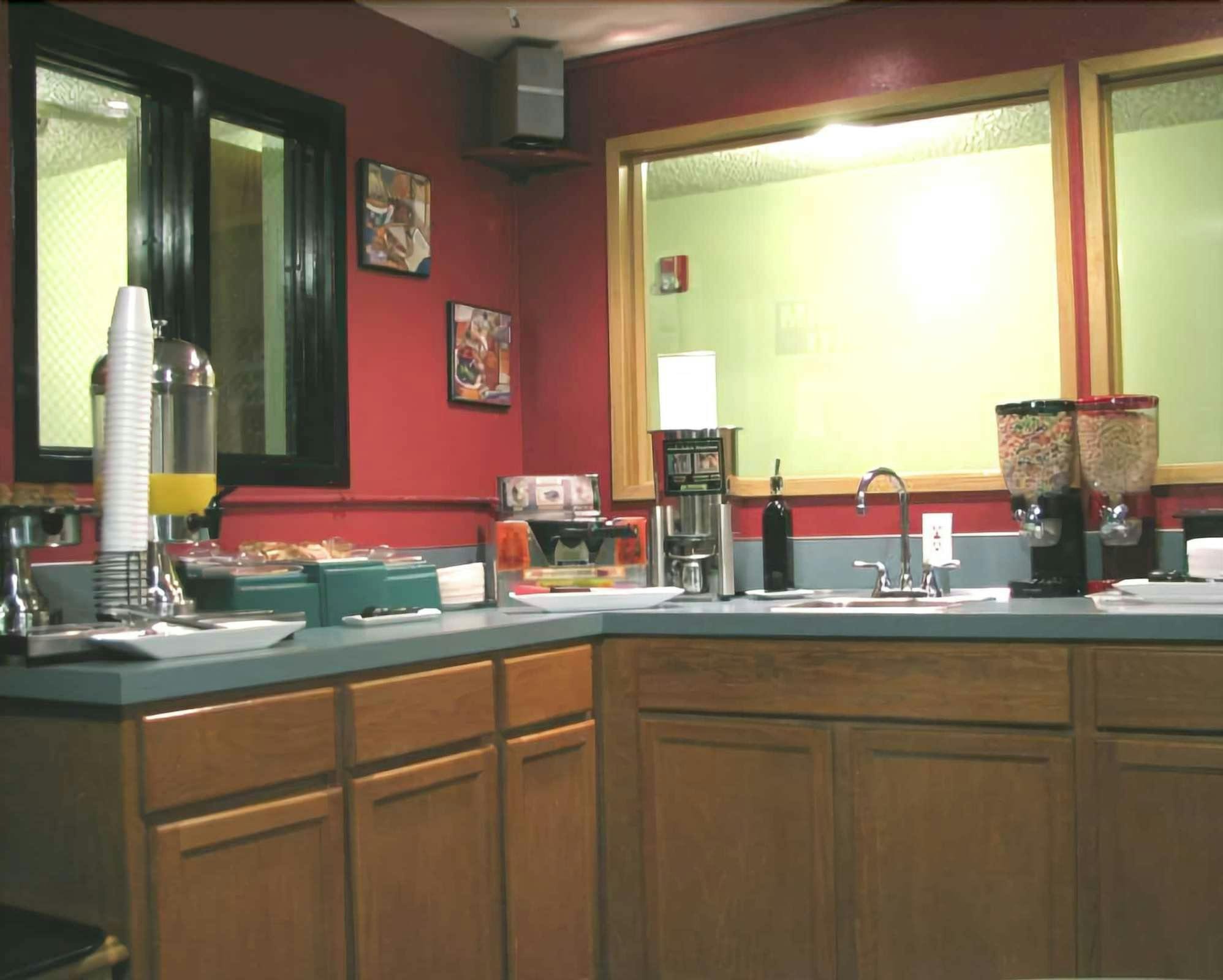 Hotel Midway Inn photo 4