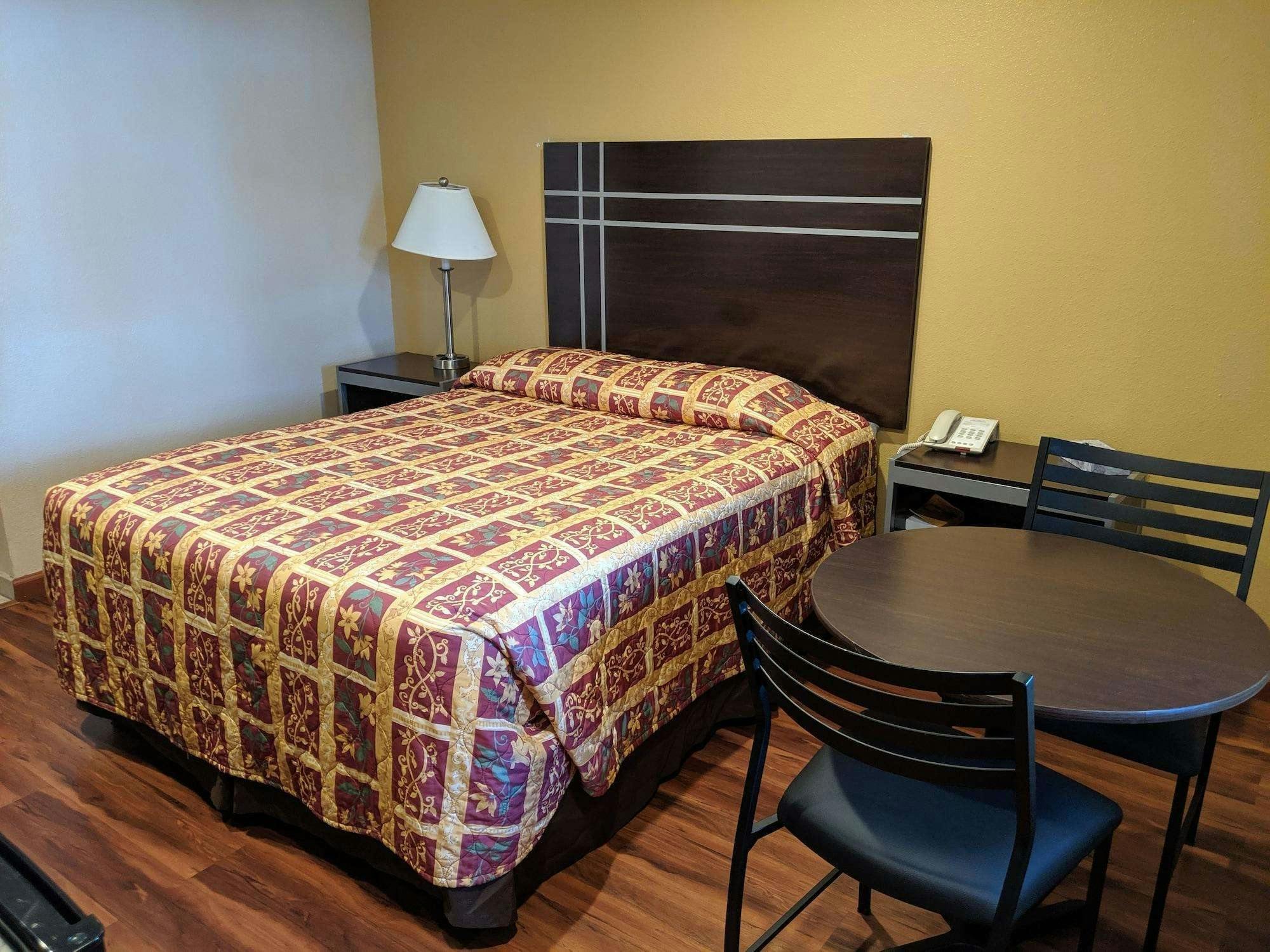 Hotel Colonial Inn photo 1