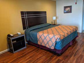 Hotel Colonial Inn photo 2