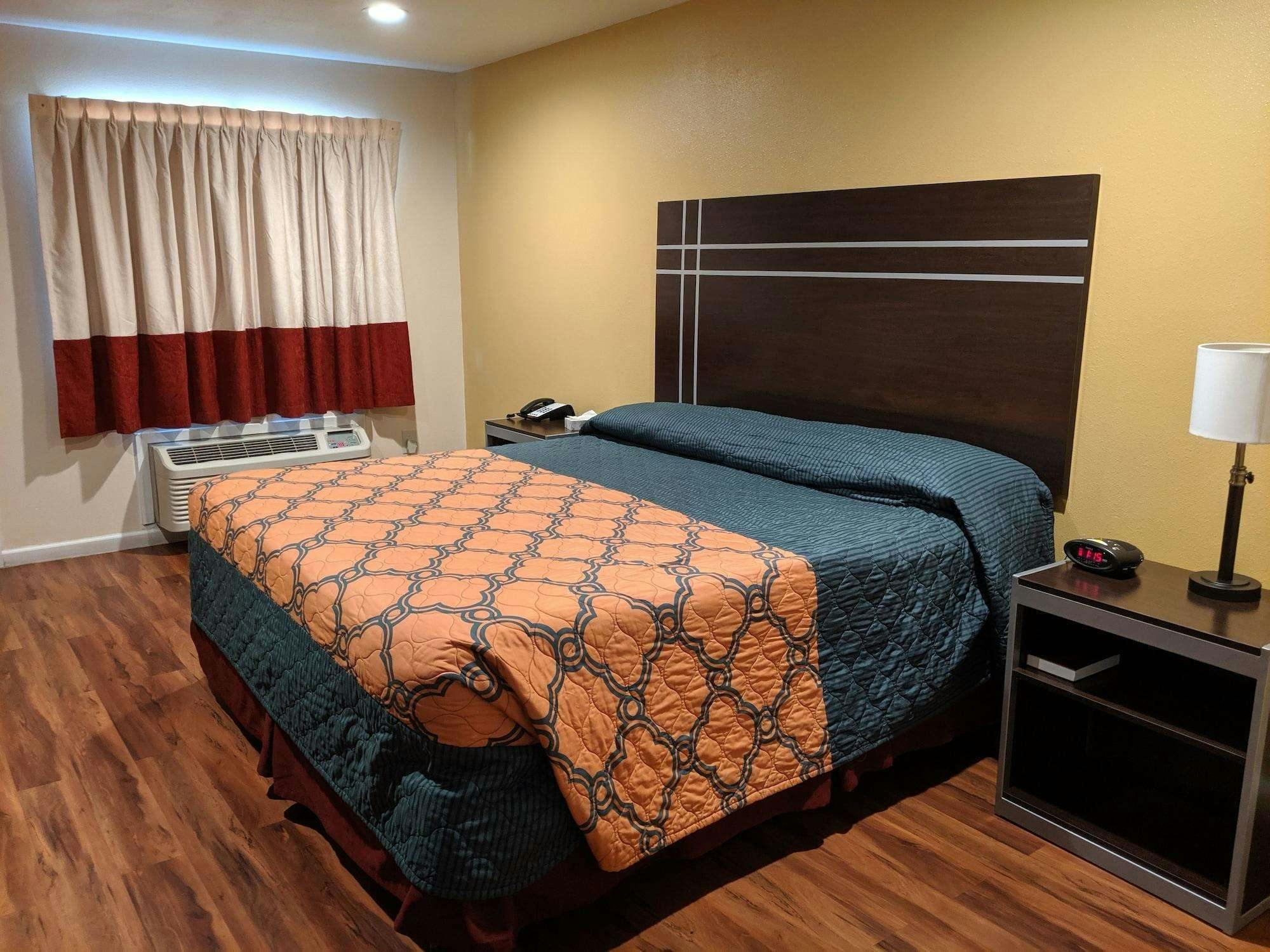 Hotel Colonial Inn photo 4