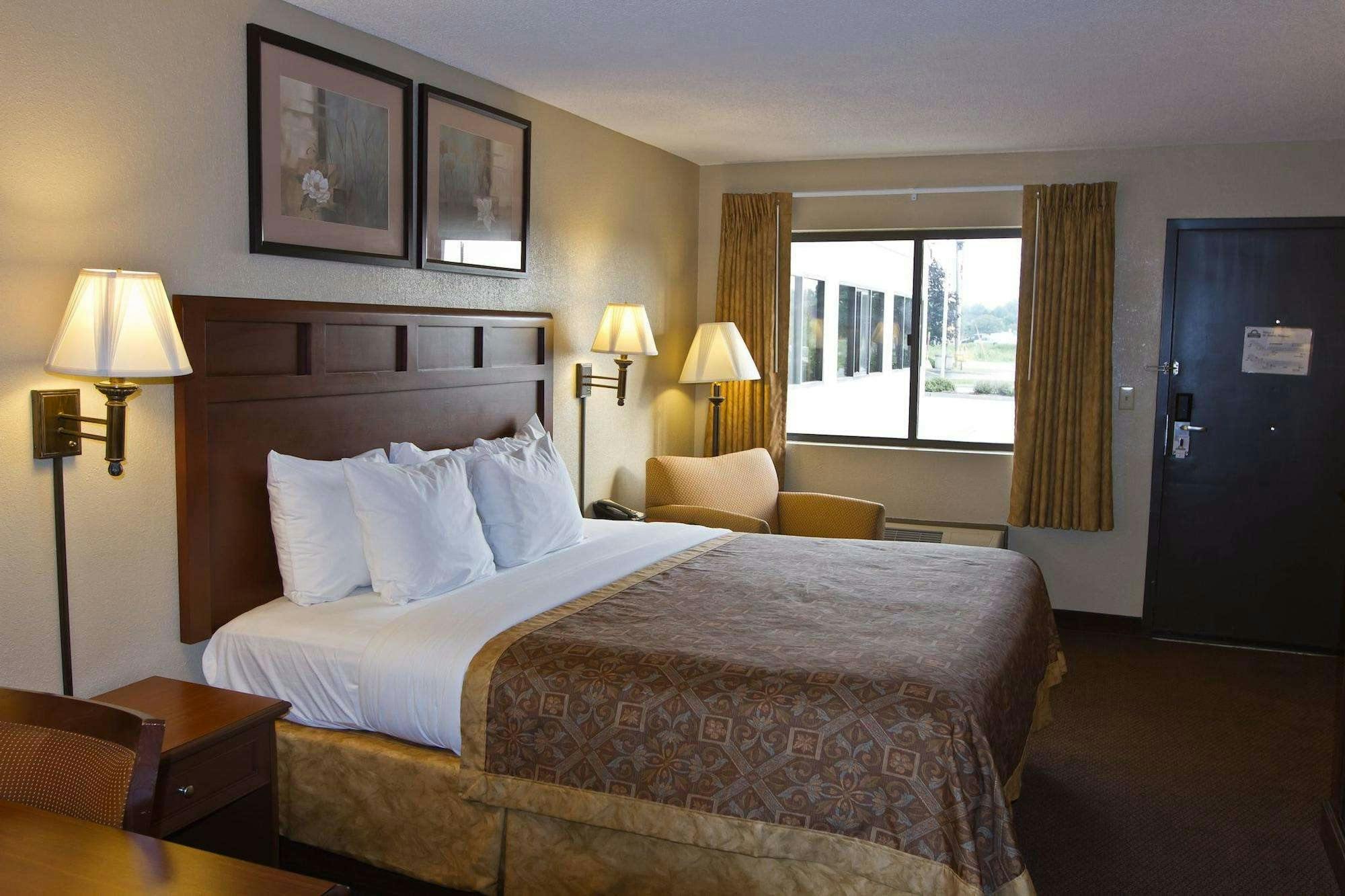 Greenlight Inn & Suites