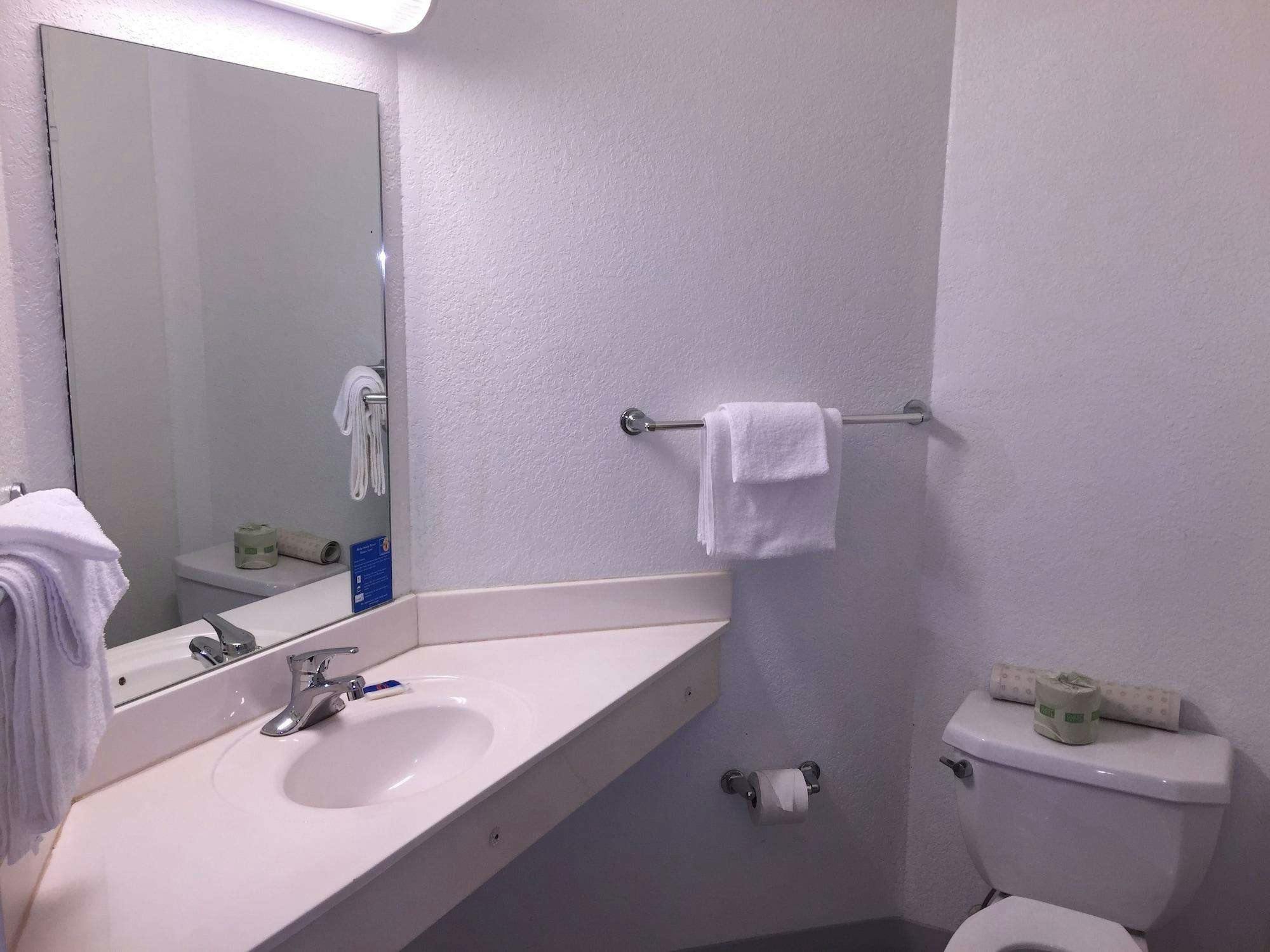 Hotel Motel6 Junction City, KS photo 1