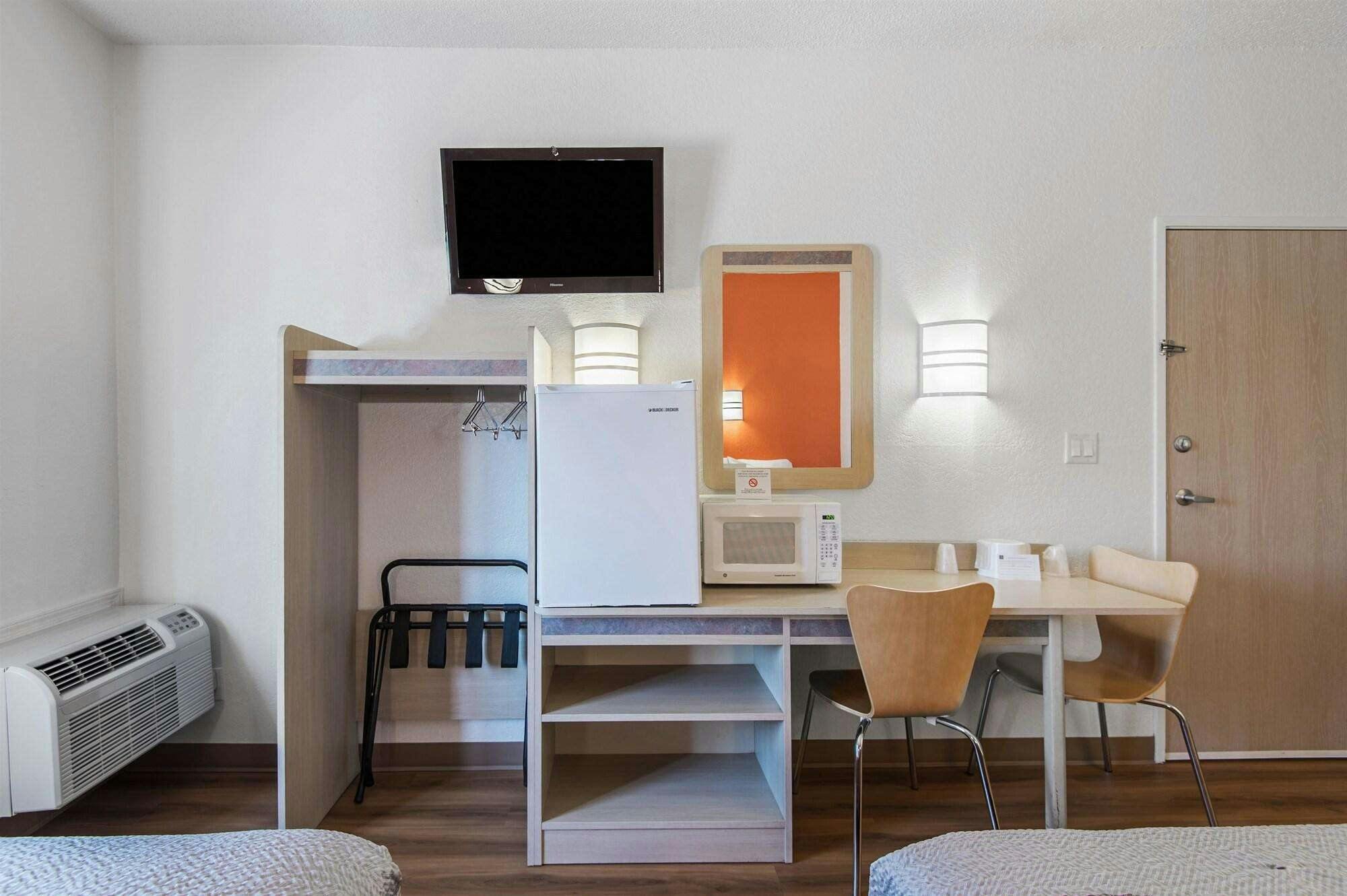 Hotel Motel6 Junction City, KS photo 2