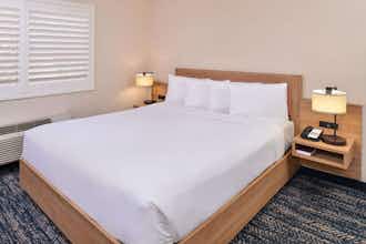 Hotel La Fuente Inn & Suites photo 1
