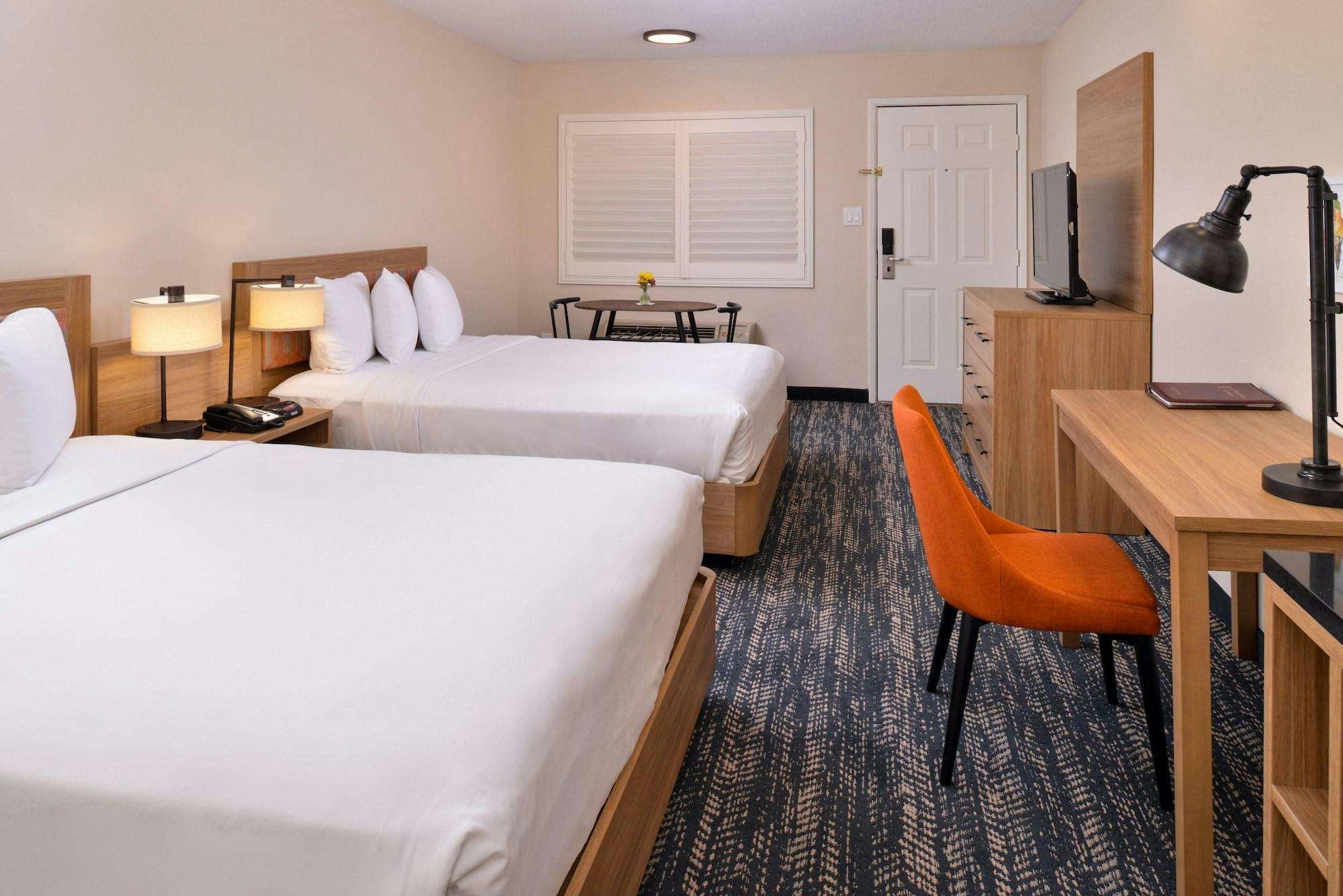 Hotel La Fuente Inn & Suites photo 3