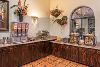 Hotel La Fuente Inn & Suites photo 5