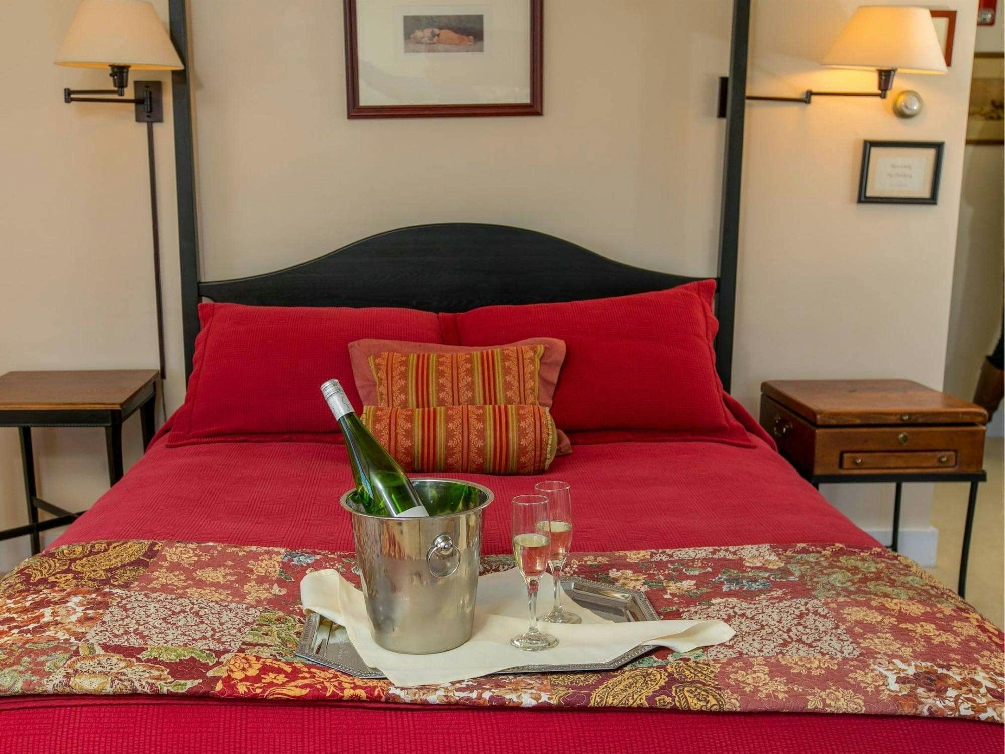 Hotel Red Clover Inn and Restaurant photo 1