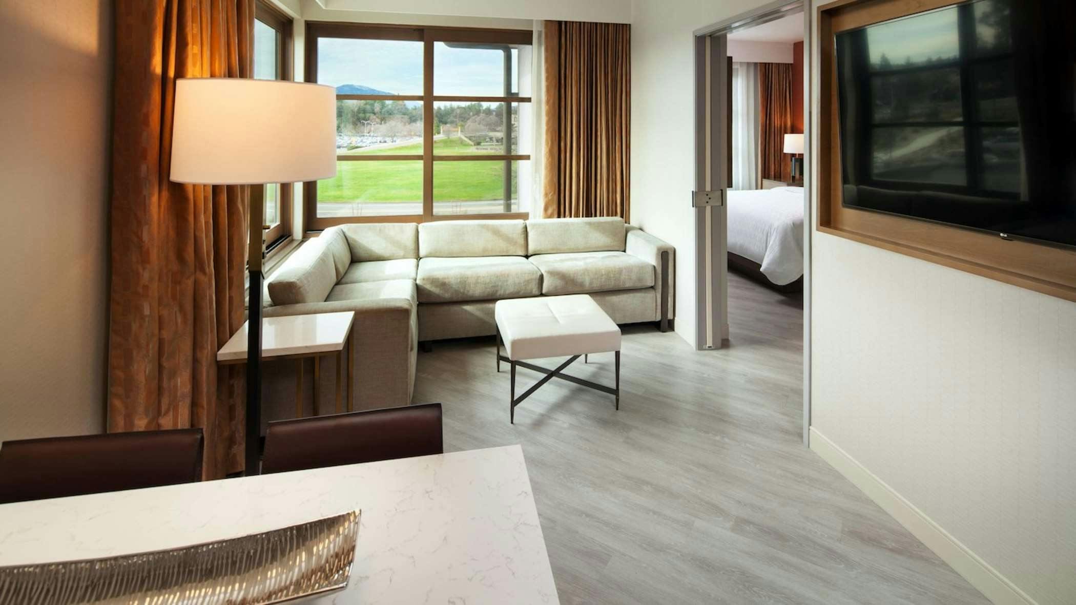 Hotel SHERATON REDDING HOTEL AT THE SUNDIAL BRIDGE photo 2