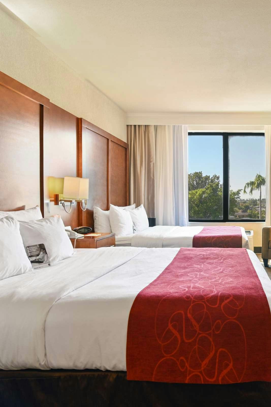 Hotel Comfort Suites Miami - Kendall photo 2