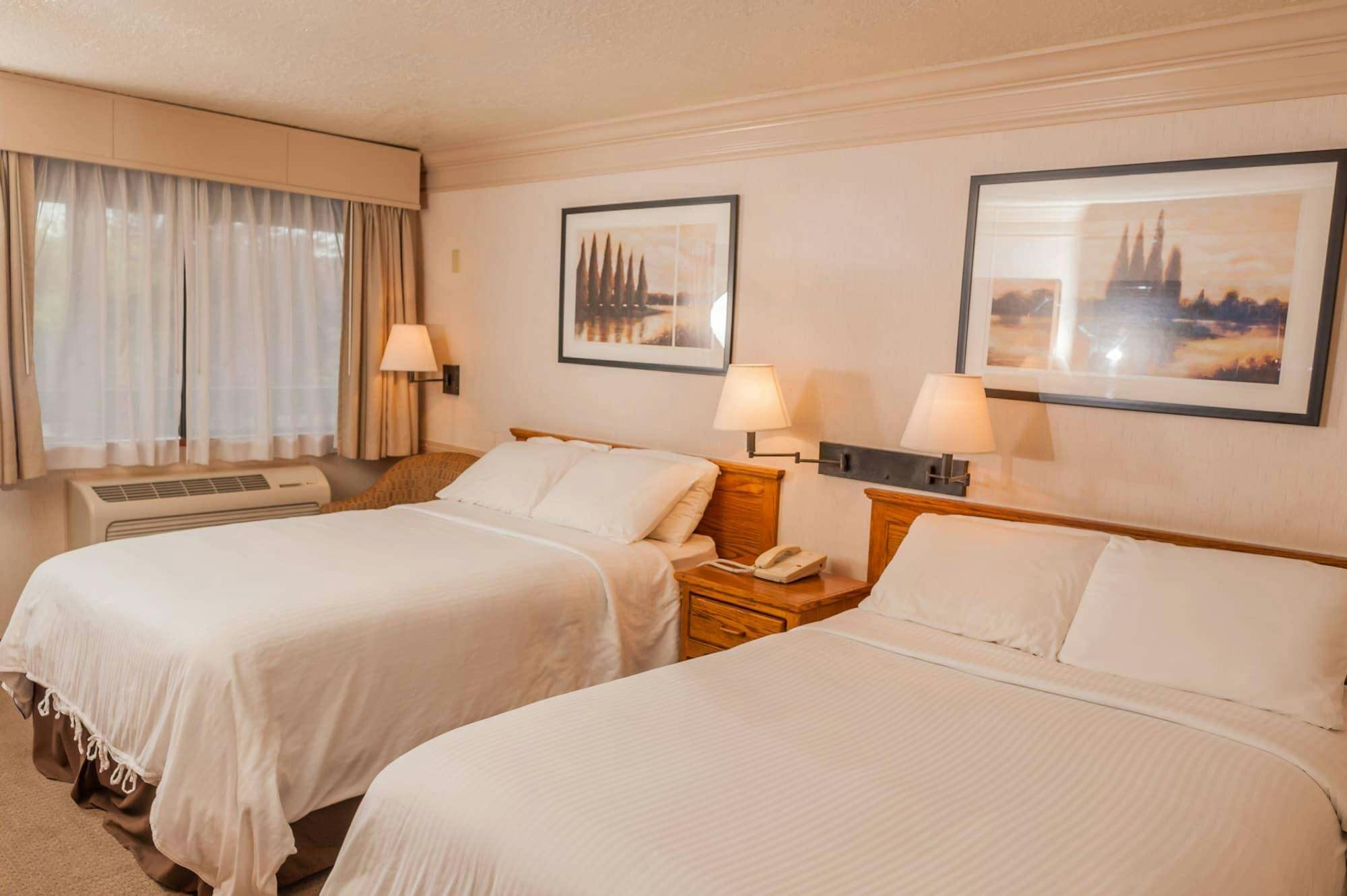 Hotel Coachman Inn &amp; Suites photo 2