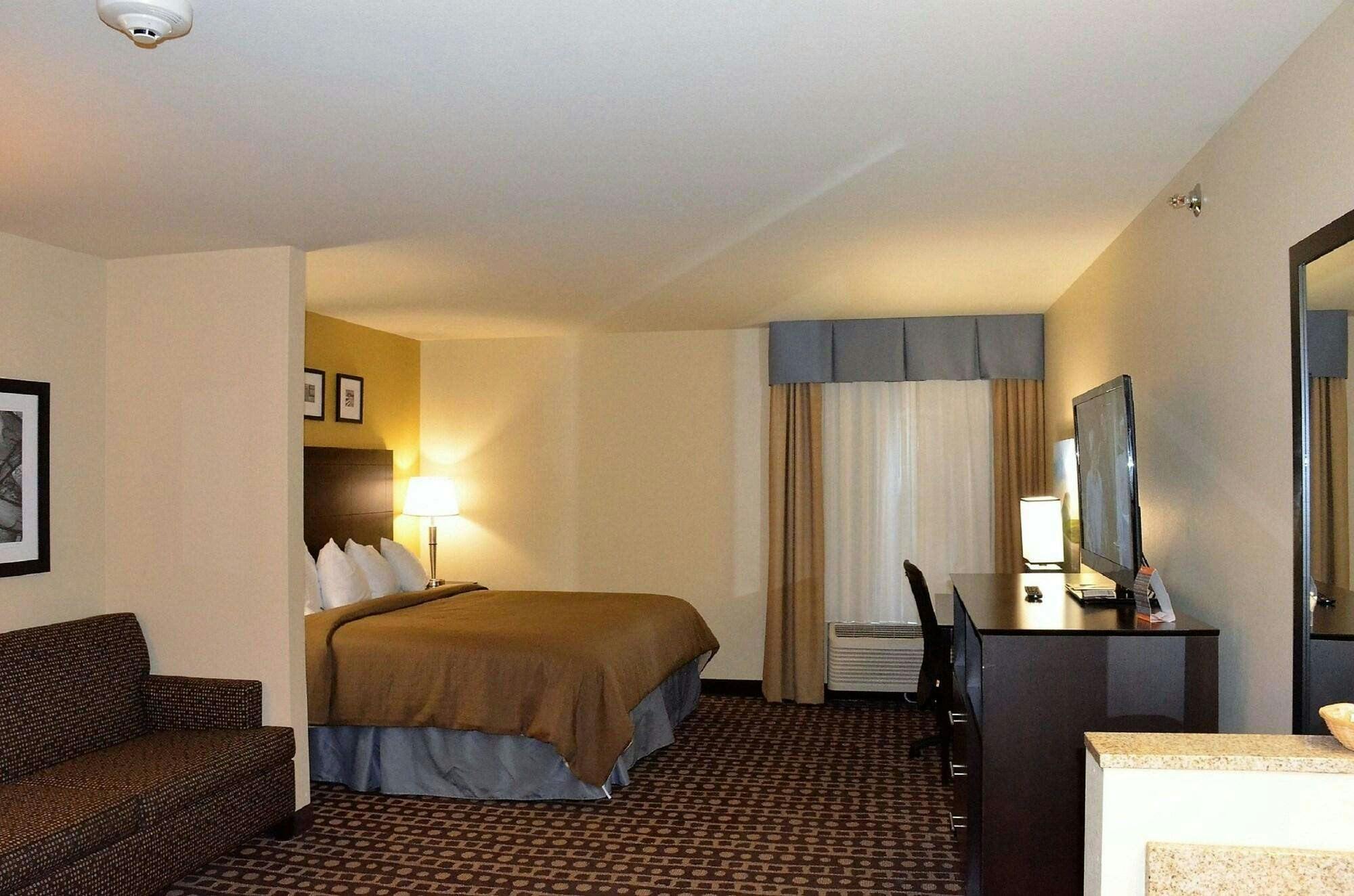 Hotel Spark by Hilton Minot photo 3