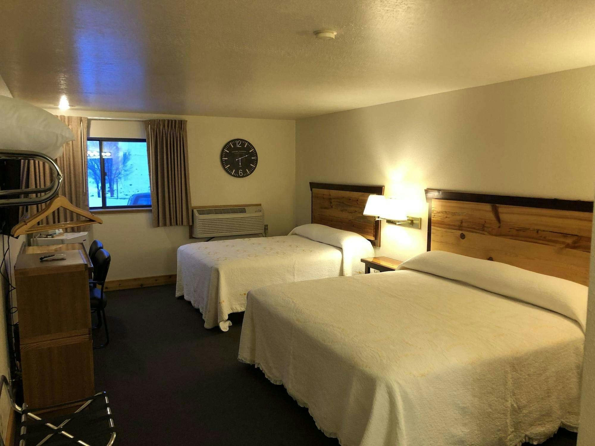 Hotel Yellowstone Village Inn and Suites photo 1