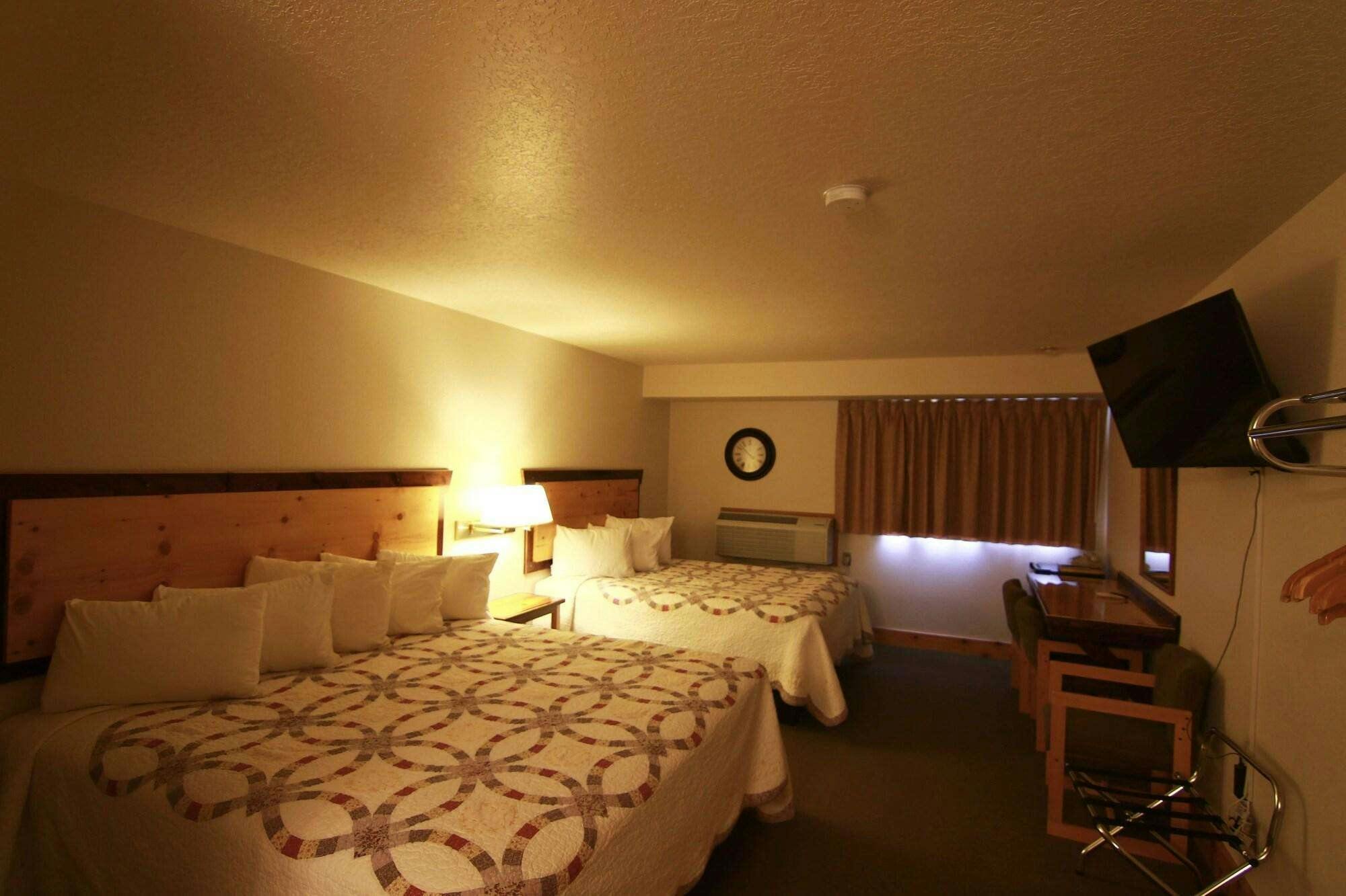 Hotel Yellowstone Village Inn and Suites photo 4
