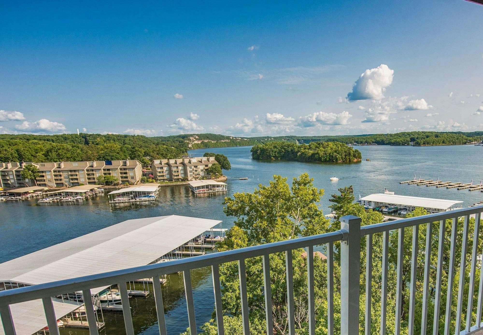 Hotel Margaritaville Lake Resort Lake of the Ozarks photo 3