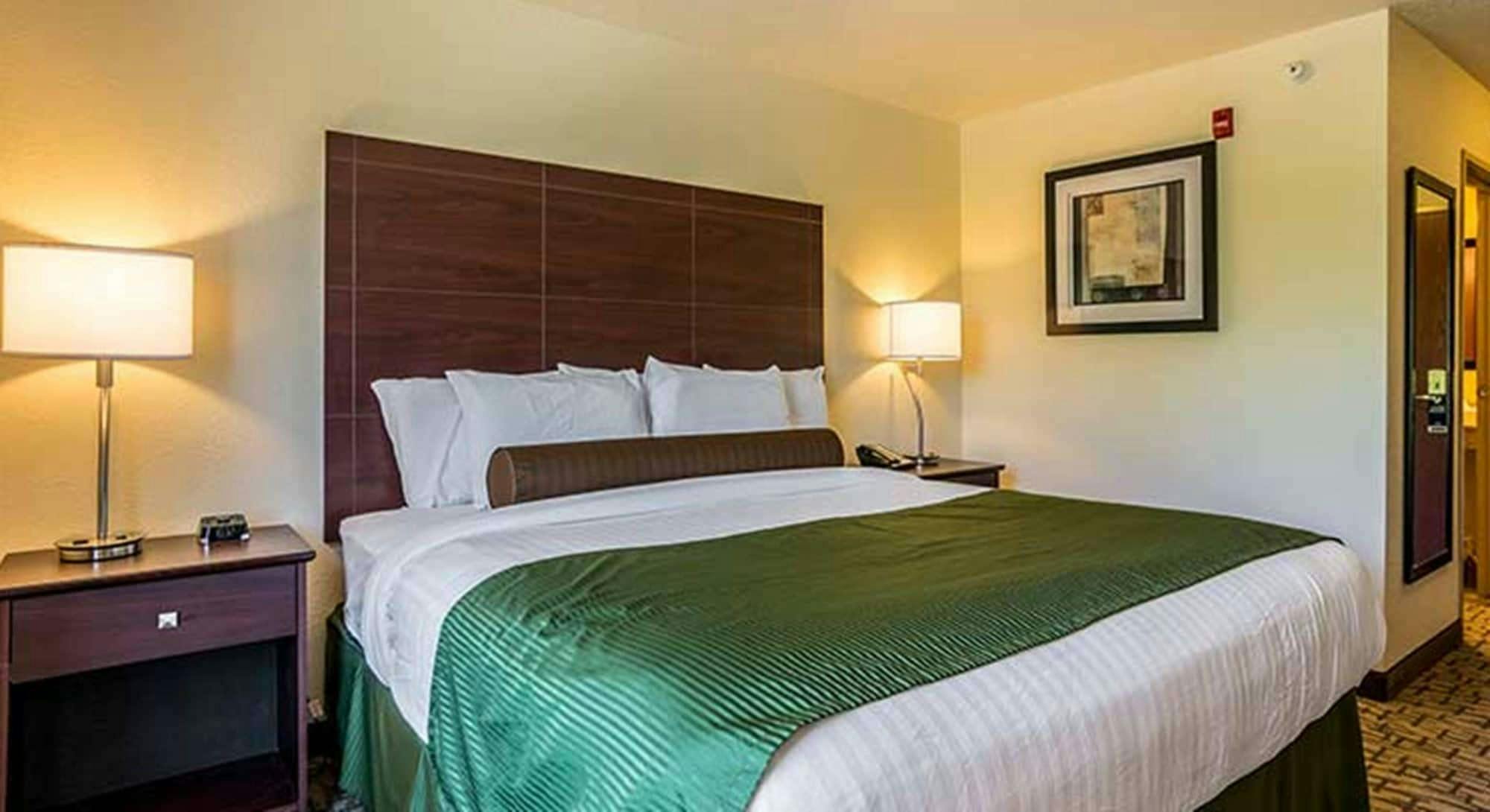 Hotel Cobblestone Hotel and Suites - Erie photo 1