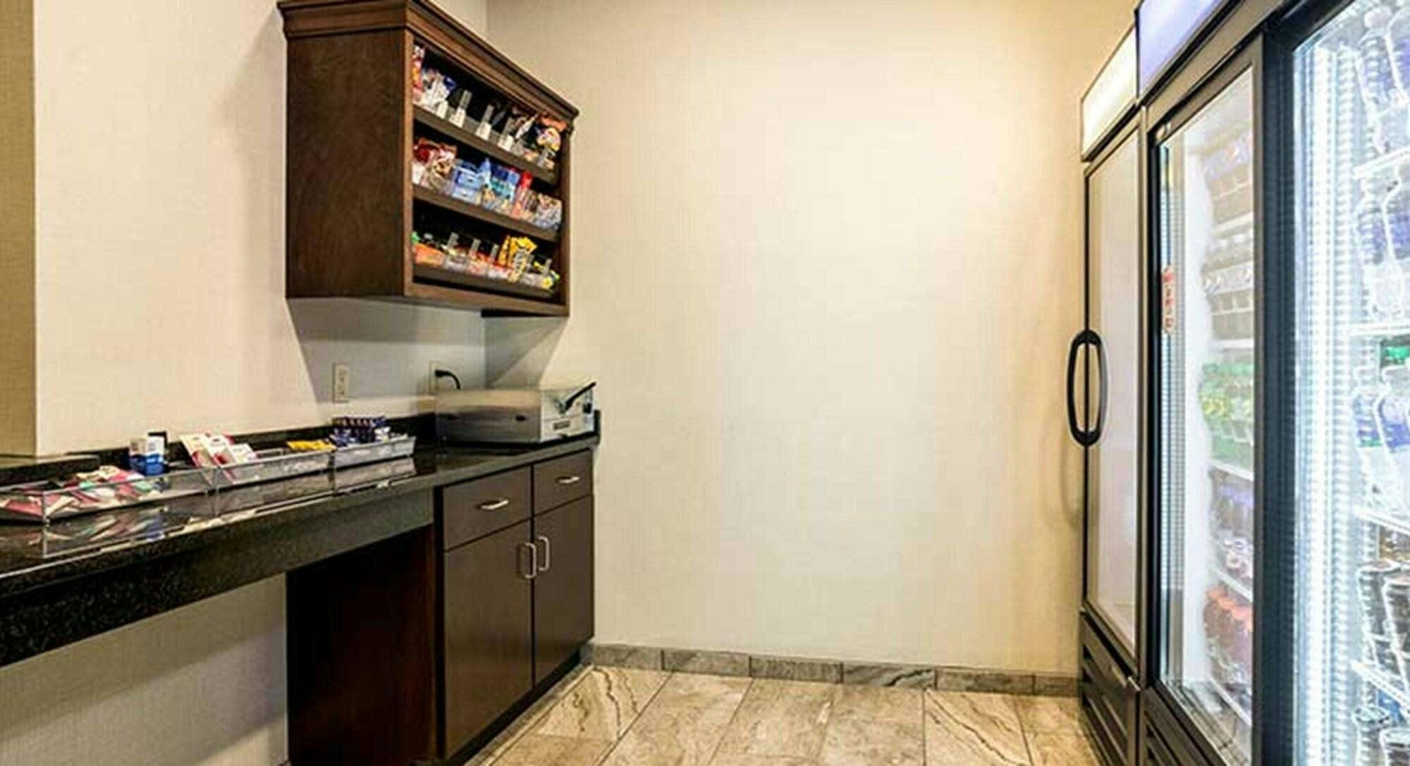 Hotel Cobblestone Hotel and Suites - Erie photo 5