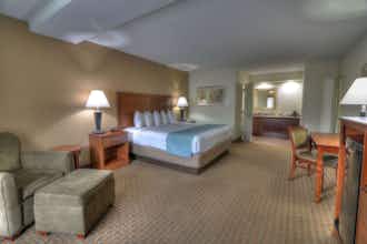 Hotel Crossroads Inn & Suites photo 2