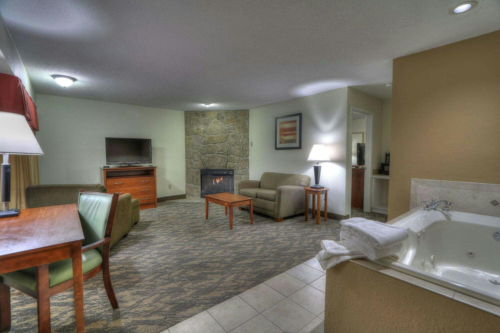 Hotel Crossroads Inn & Suites photo 4