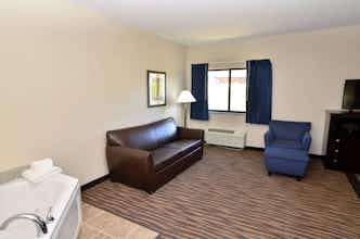 Hotel Cobblestone Inn & Suites - Manning photo 1