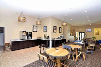 Hotel Cobblestone Inn & Suites - Manning photo 5