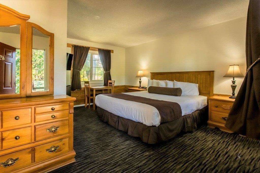 Hotel Shasta Inn photo 2