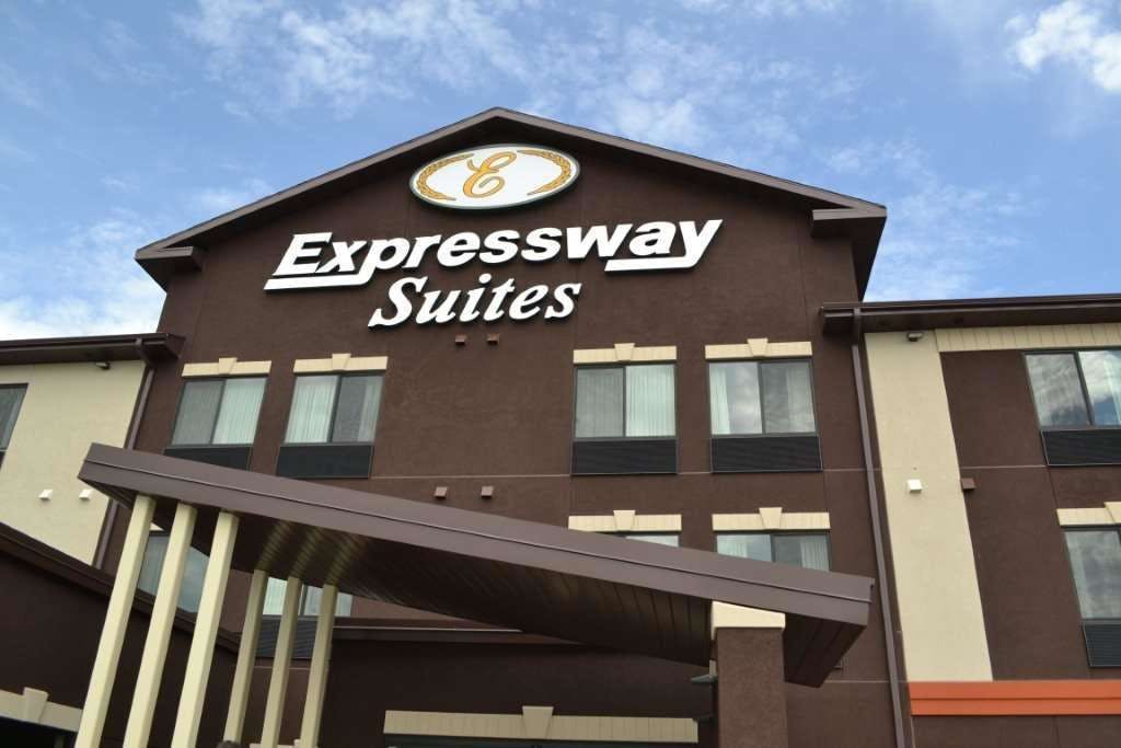 Grand Forks Lodge And Suites