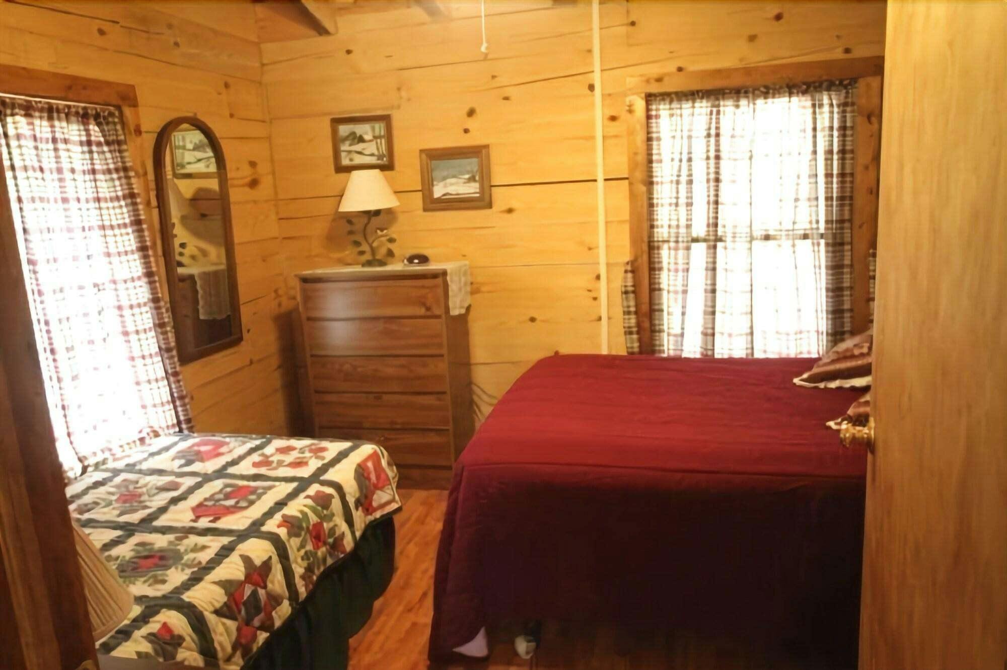 Hotel Crossroads Motel and Cabins photo 2