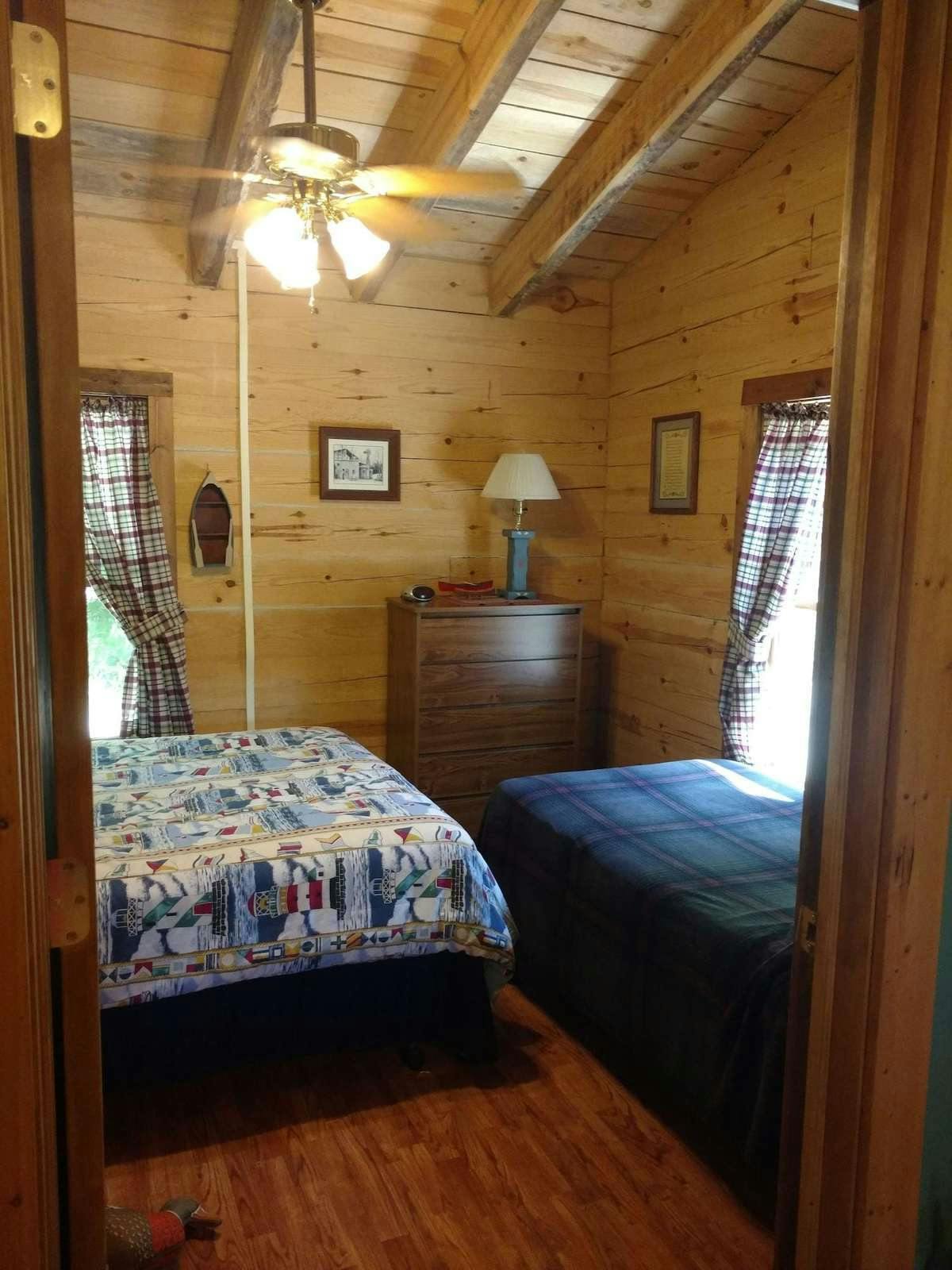 Hotel Crossroads Motel and Cabins photo 3