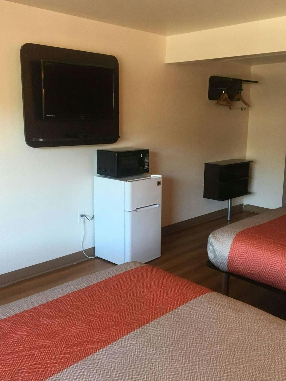 Hotel Motel 6 Bremerton, WA photo 1