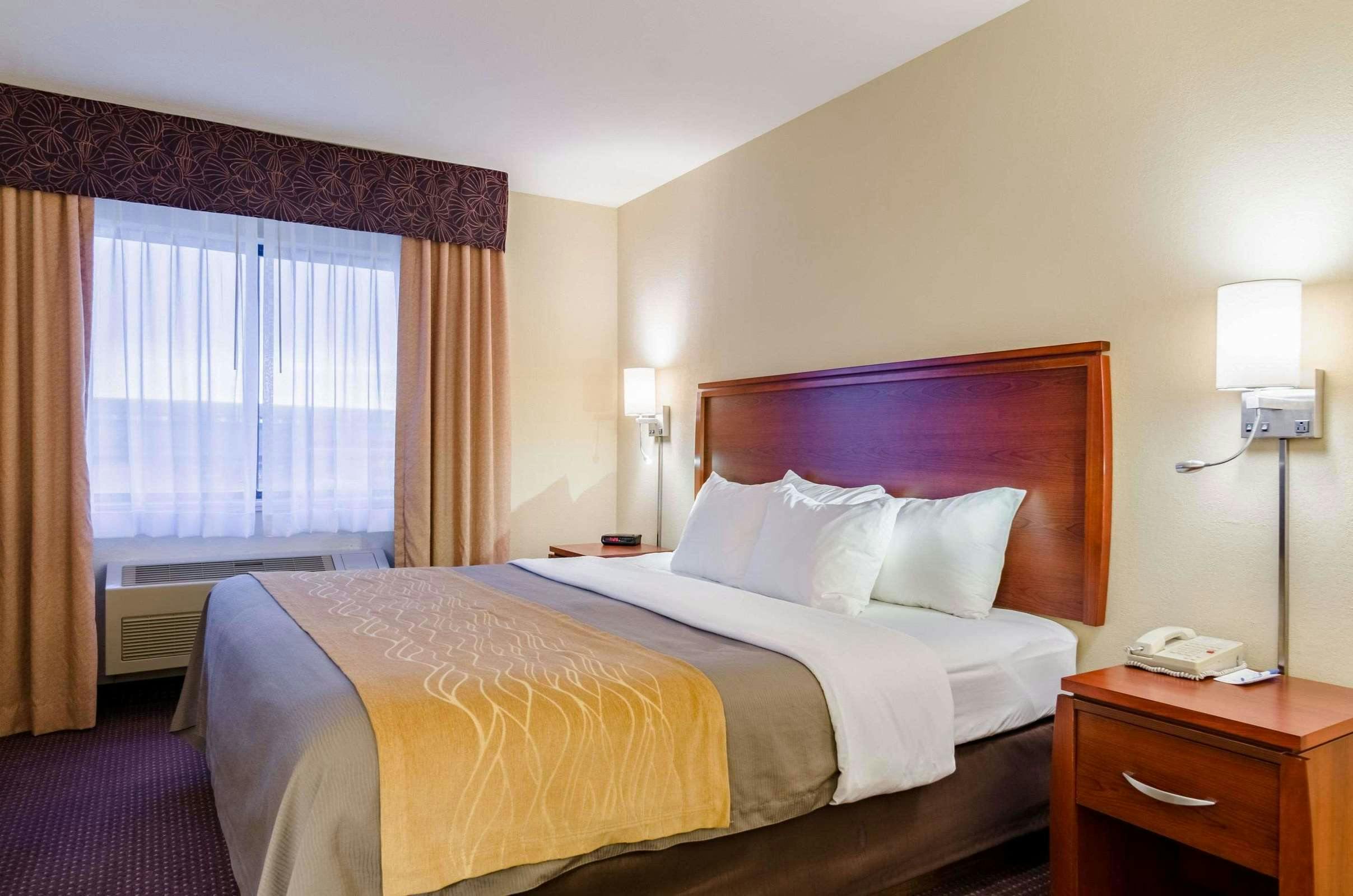 Hotel Quality Inn & Suites Colby, KS photo 2