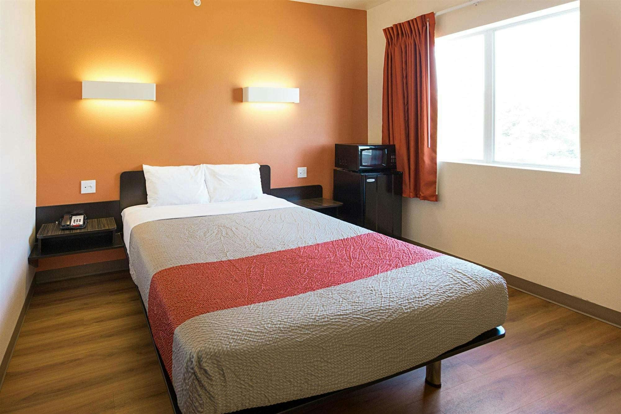 Hotel Motel6 Cleburne, TX photo 3