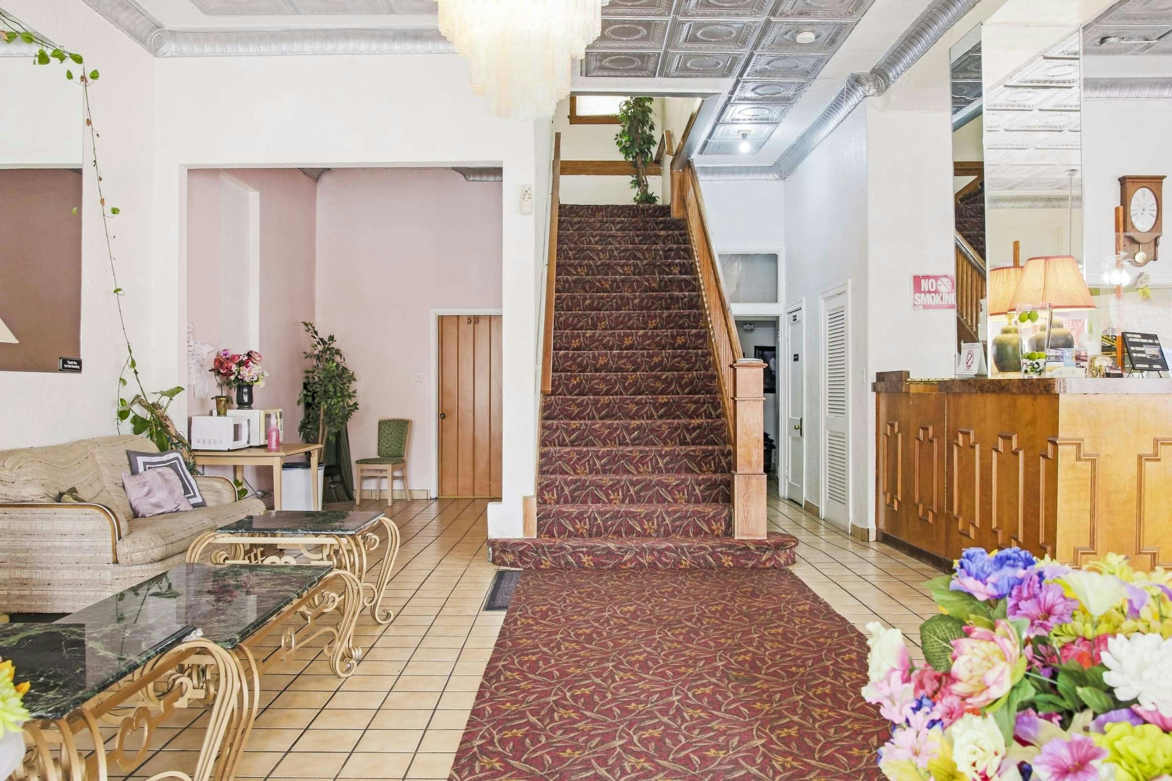 Hotel OYO Historic Cameron Hotel Brownsville I-69E photo 3