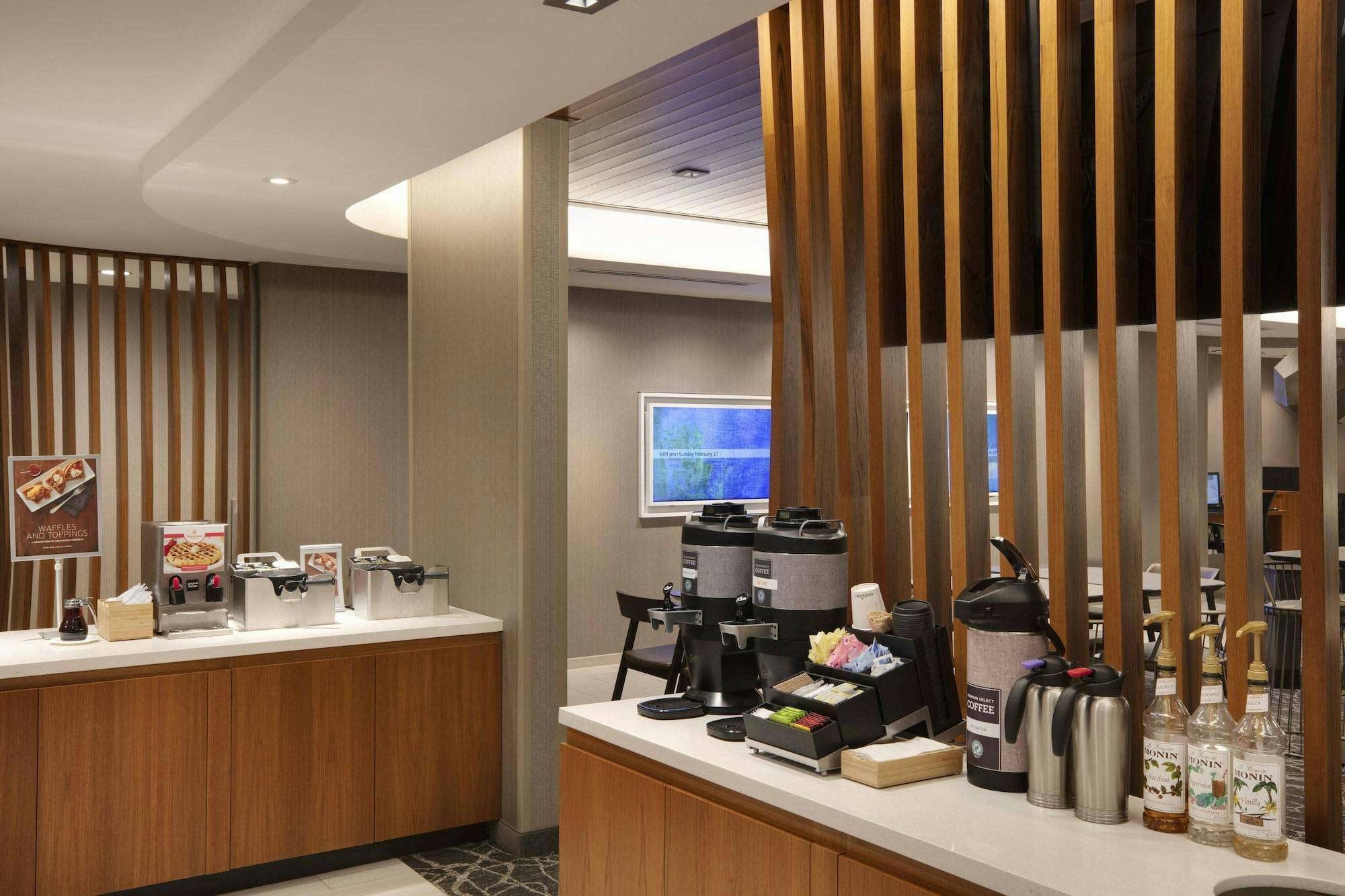 Hotel SpringHill Suites by Marriott Hampton Portsmouth photo 4