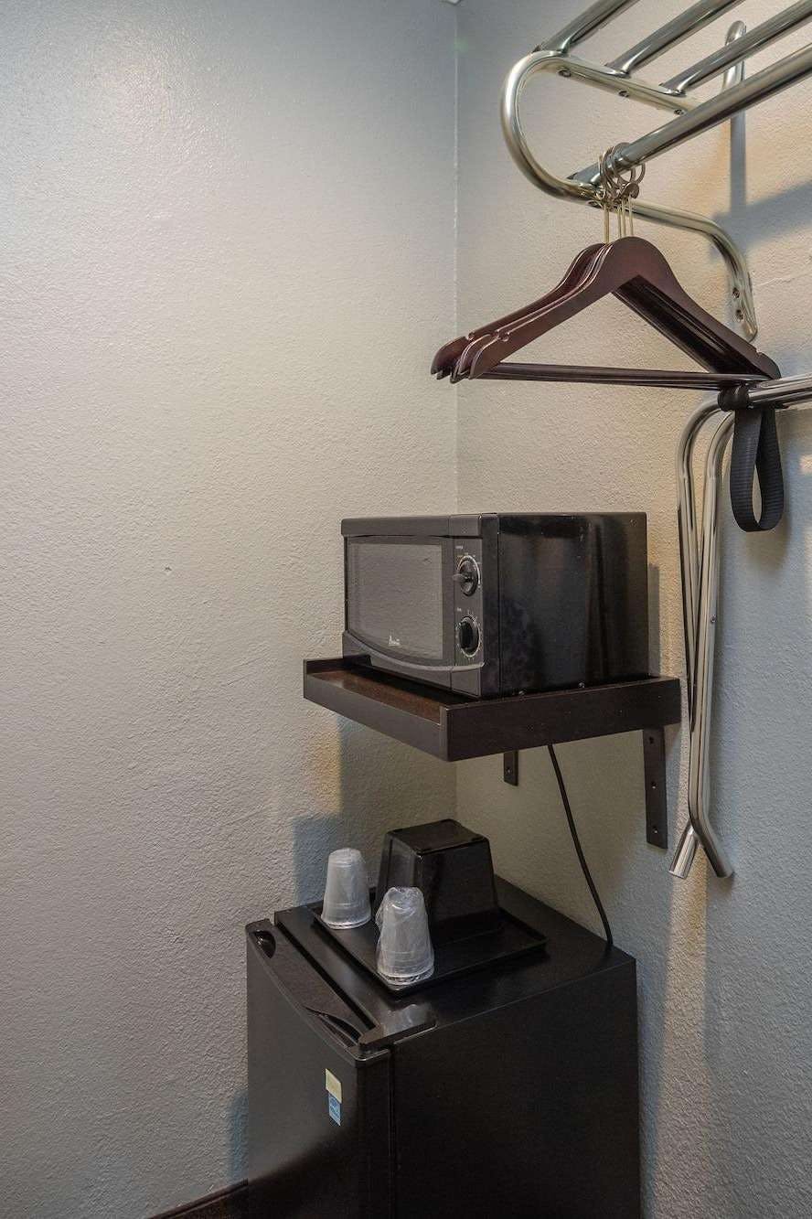 Hotel Bayhill Inn photo 3