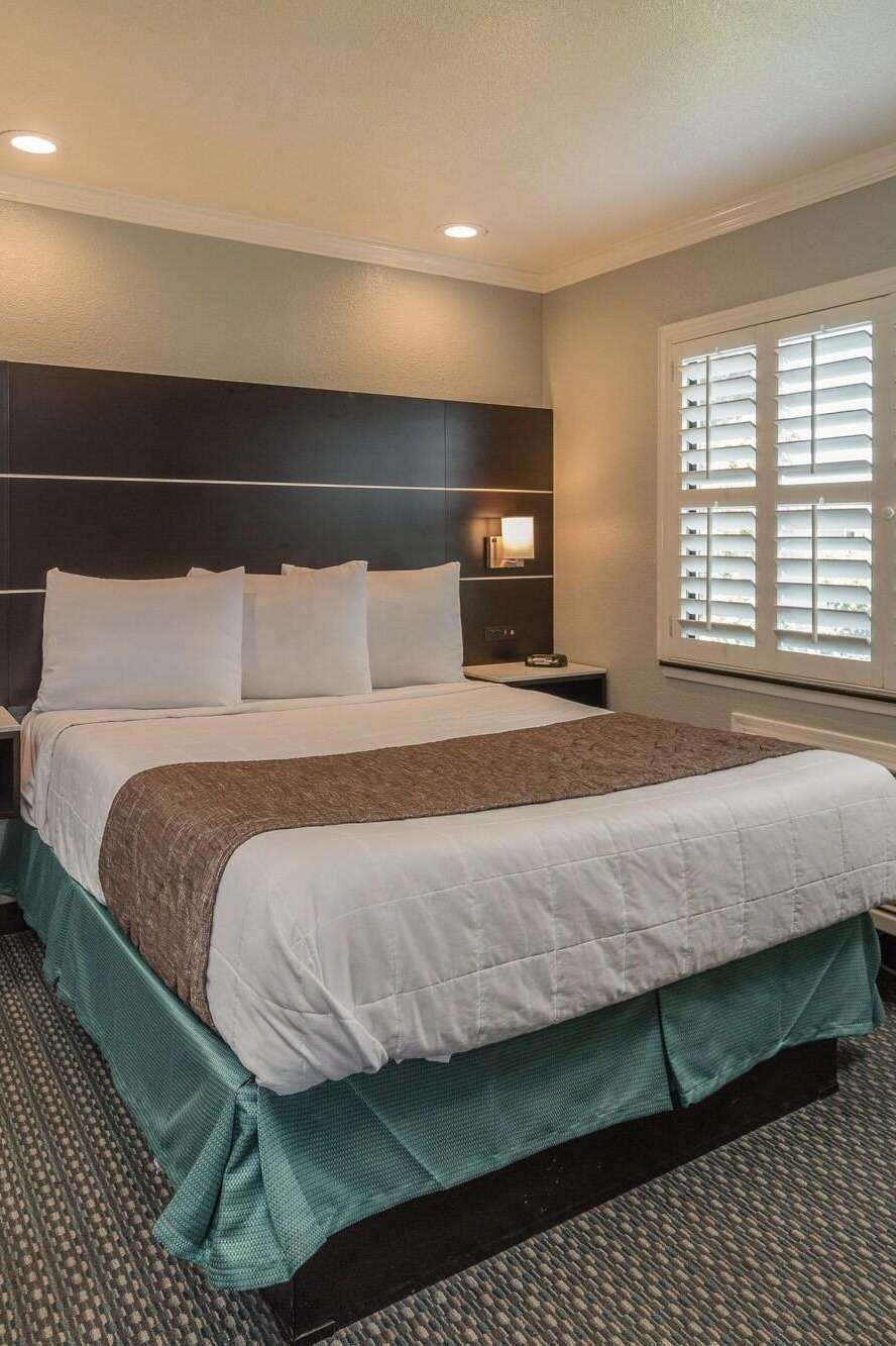 Hotel Bayhill Inn photo 1