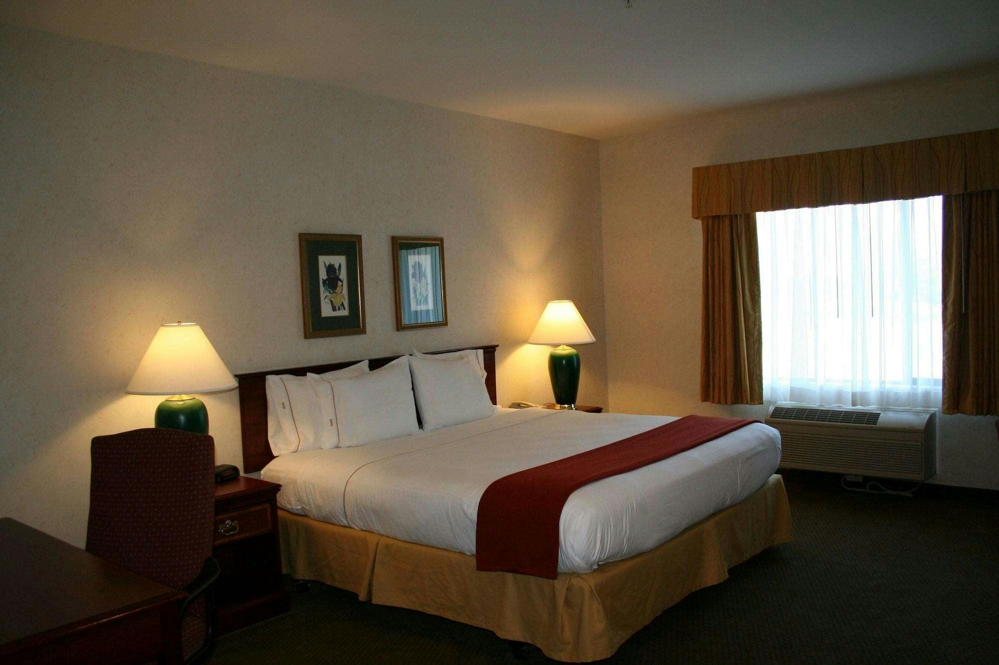 GuestHouse Inn &amp; Suites Monroe