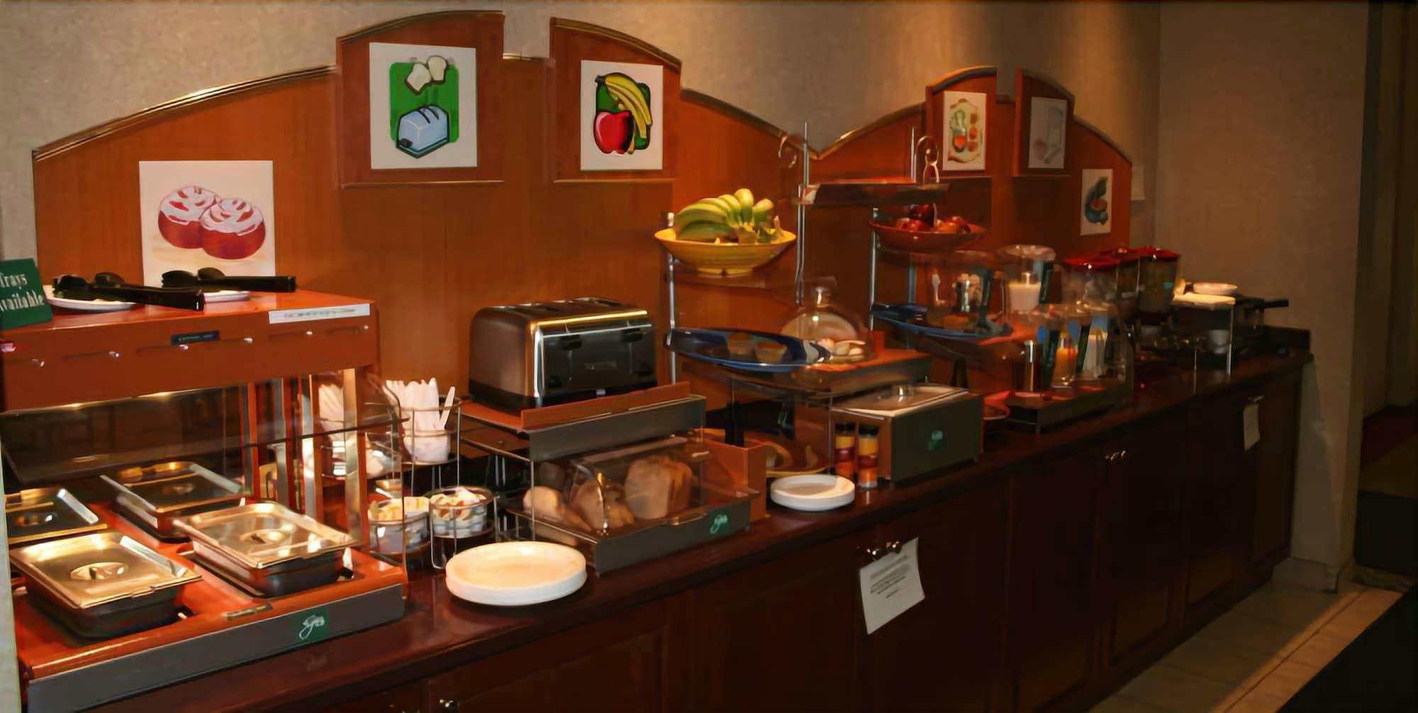 Hotel GuestHouse Inn &amp; Suites Monroe photo 5