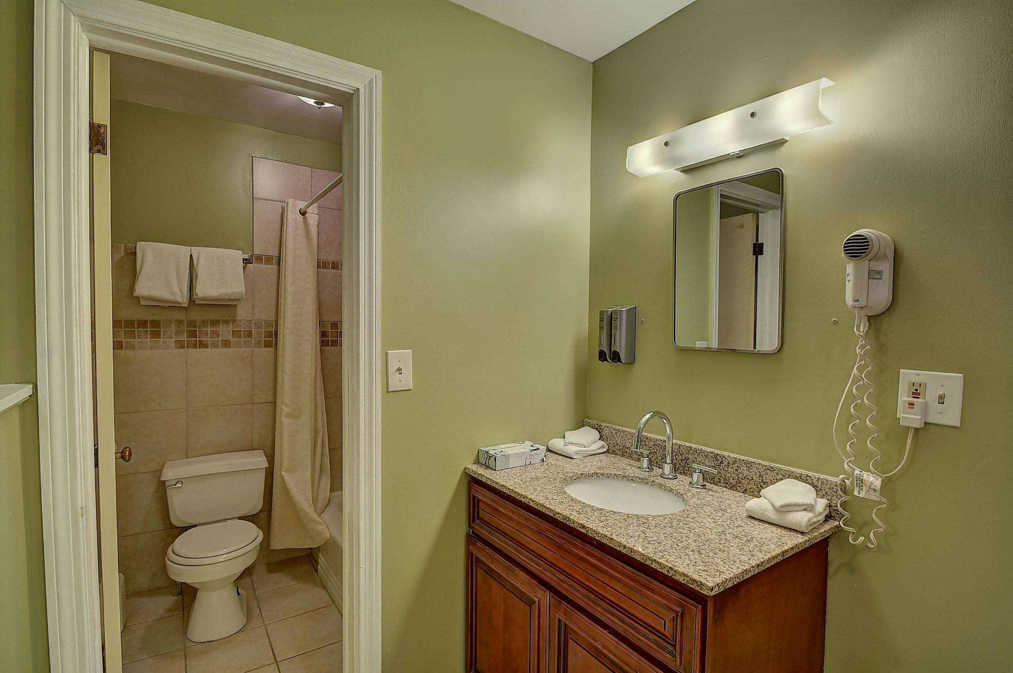 Hotel Colonial Motel And Spa photo 2