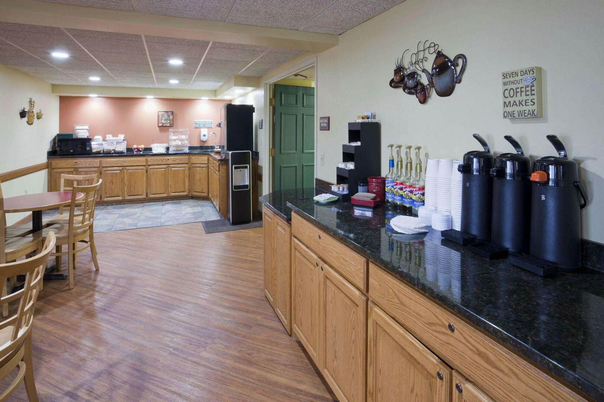 Hotel Paynesville Inn And Suites photo 5