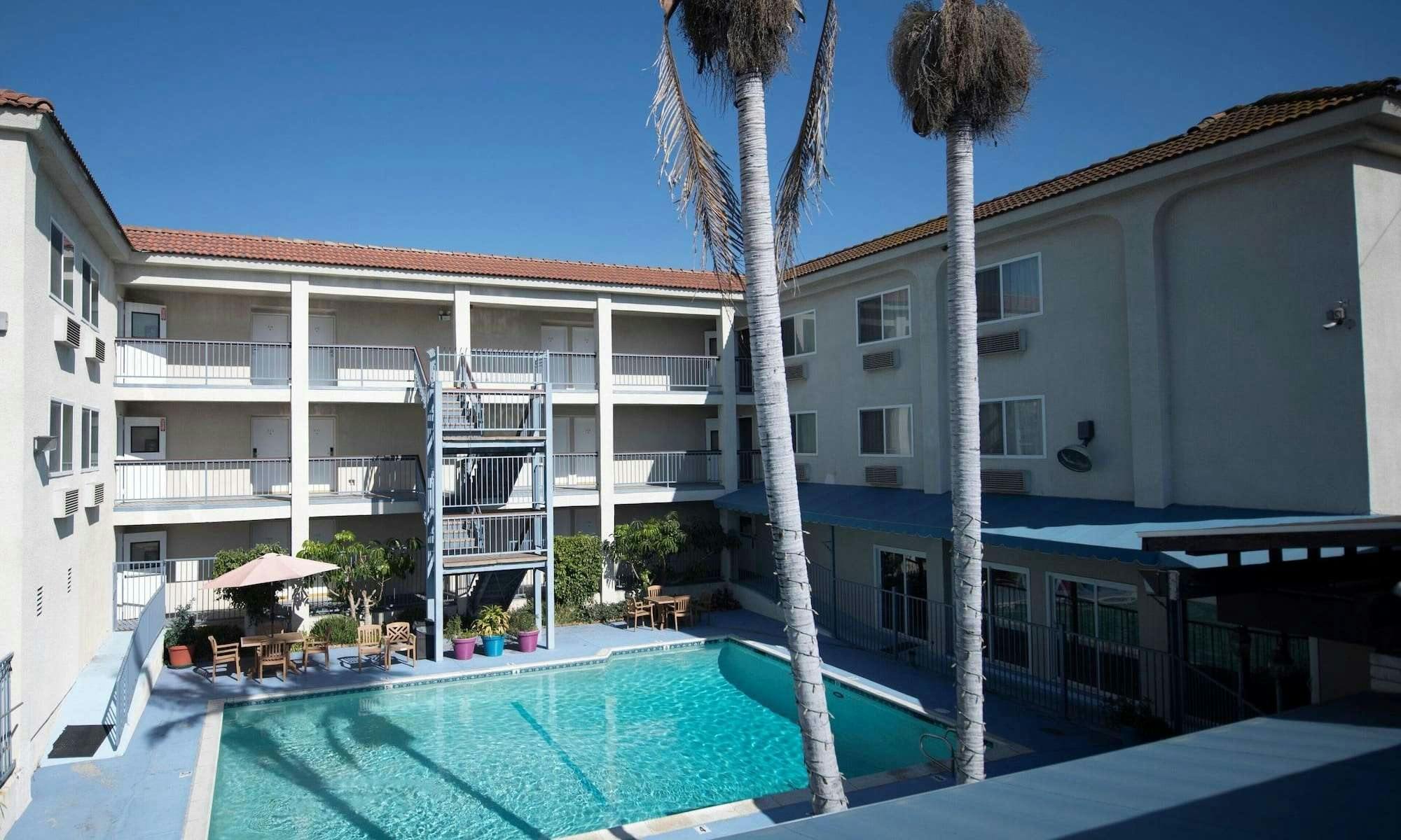 Brookhurst Plaza Inn
