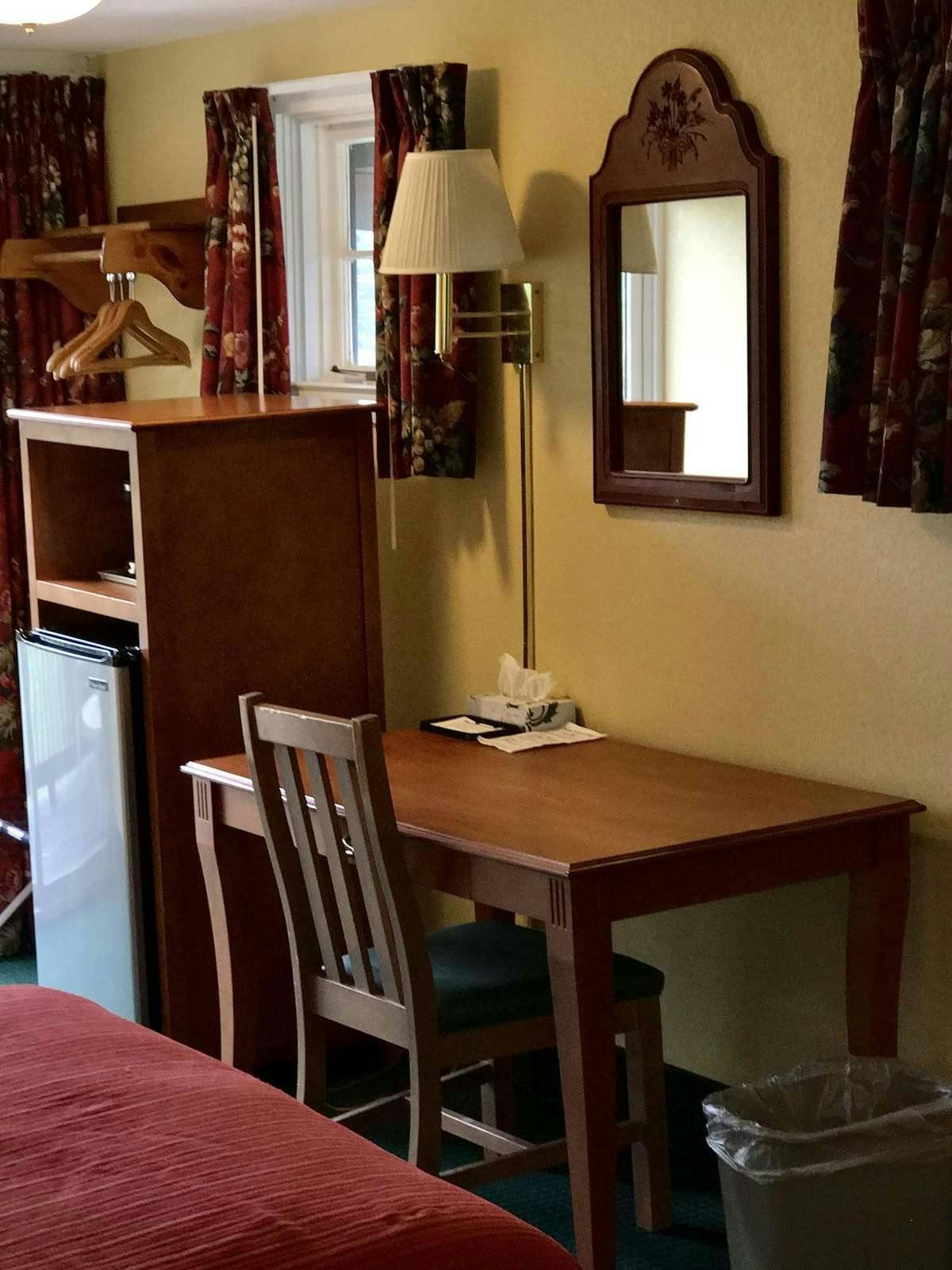 Hotel Swiss Chalets Village Inn photo 1