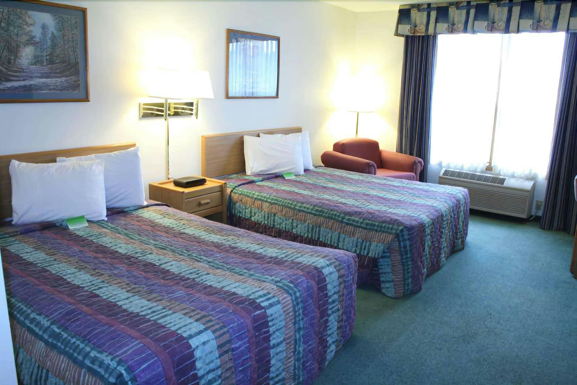 Hotel River Valley Inn & Suites photo 1