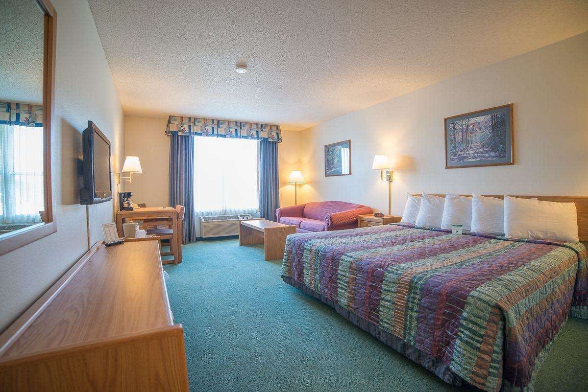 Hotel River Valley Inn & Suites photo 2