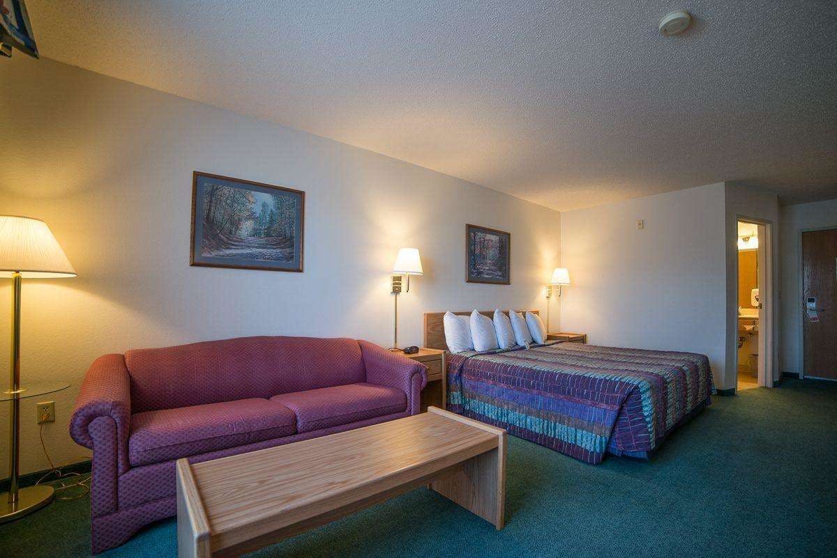 Hotel River Valley Inn & Suites photo 4