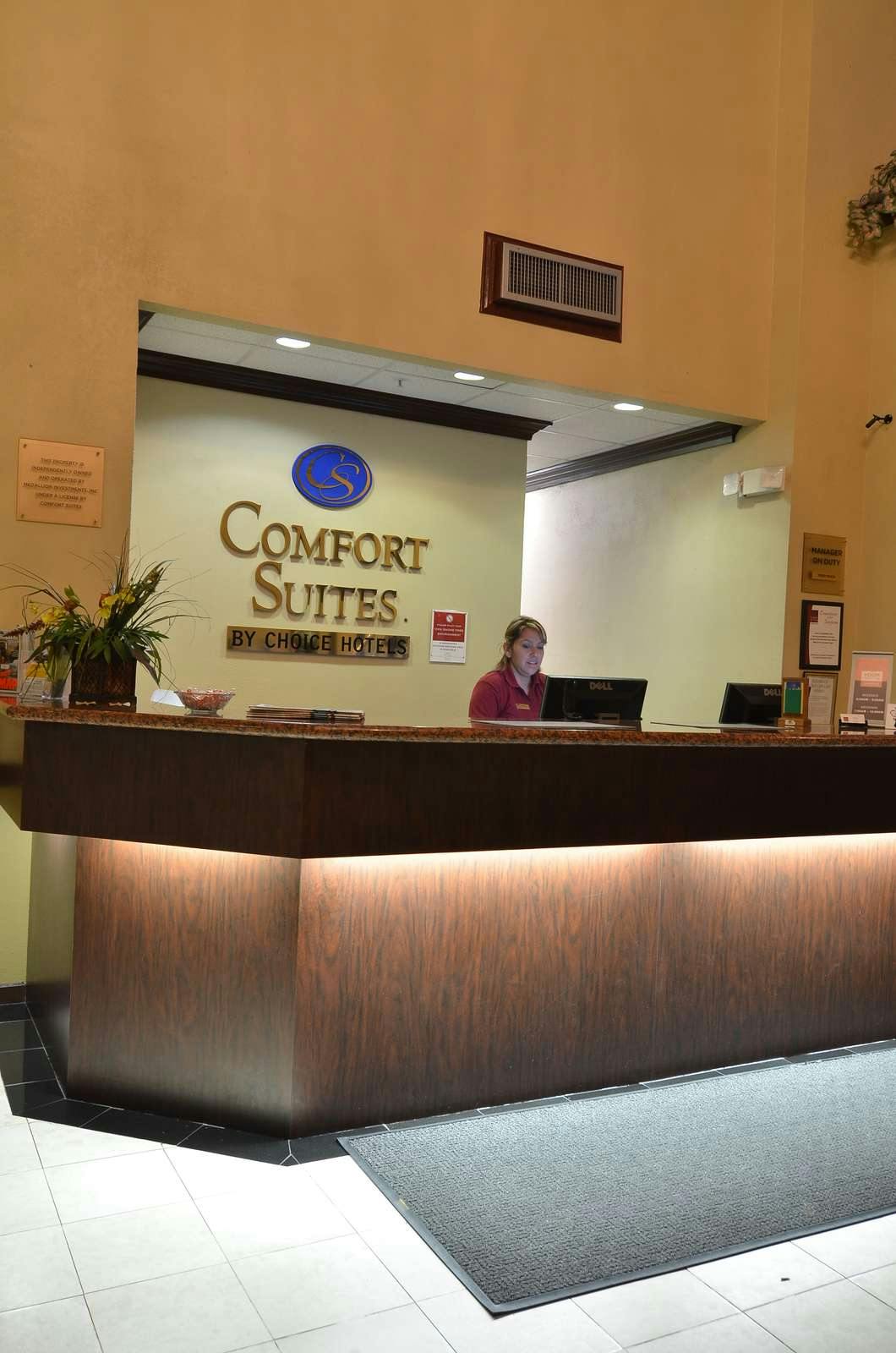 Hotel Comfort Suites Bush Intercontinental Airport photo 1