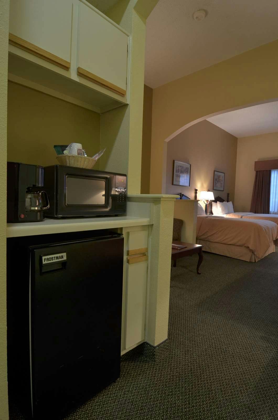 Hotel Comfort Suites Bush Intercontinental Airport photo 2