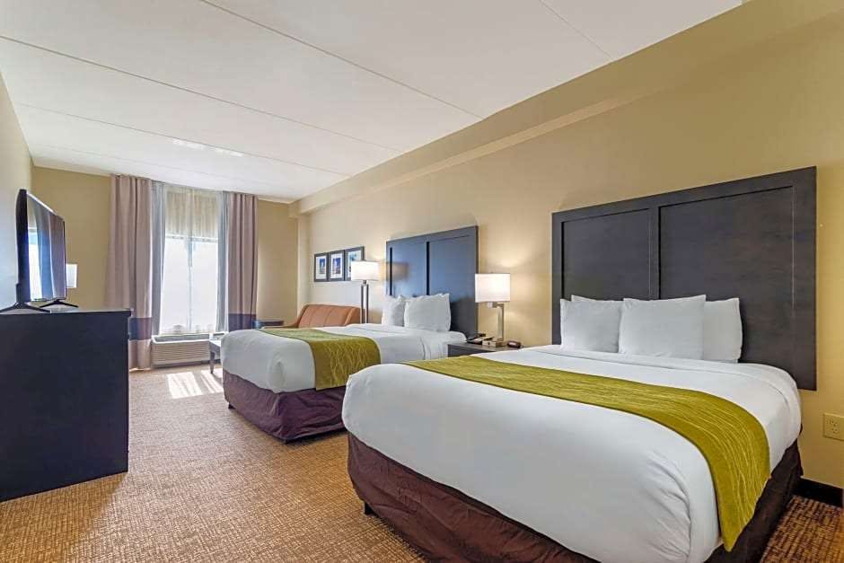 Hotel Comfort Inn & Suites Montgomery Eastchase photo 2